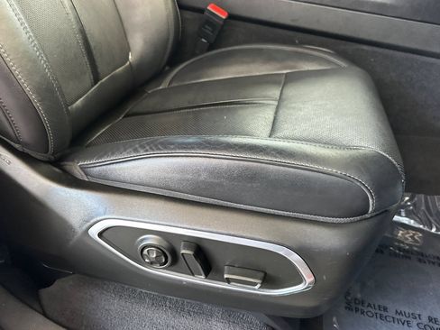 Used 2024 Jeep Wagoneer L Series II RWD image 25