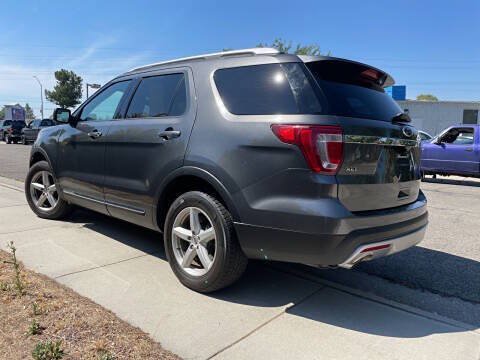 Used 2017 Ford Explorer XLT AWD/4WD image 7