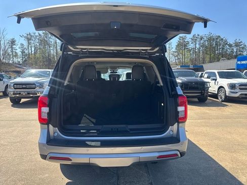 Used 2024 Ford Expedition Max XLT image 18