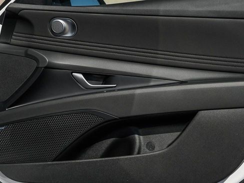 New 2026 Hyundai Elantra Limited FWD image 8