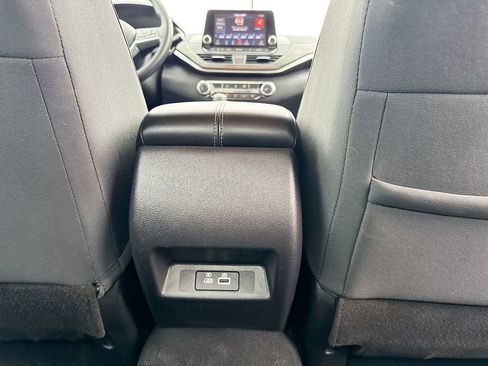 Used 2024 Nissan Altima 2.5 SV FWD image 27
