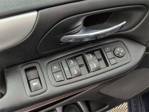 Used 2014 Dodge Grand Caravan R/T image 15