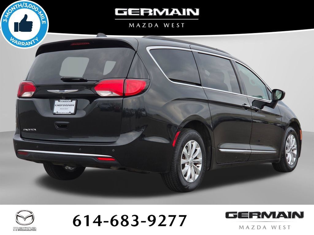 Used 2017 Chrysler Pacifica Touring-L FWD image 9