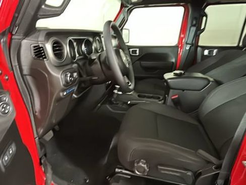 Used 2023 Jeep Wrangler Unlimited w/ Cold Weather Group AWD/4WD image 10