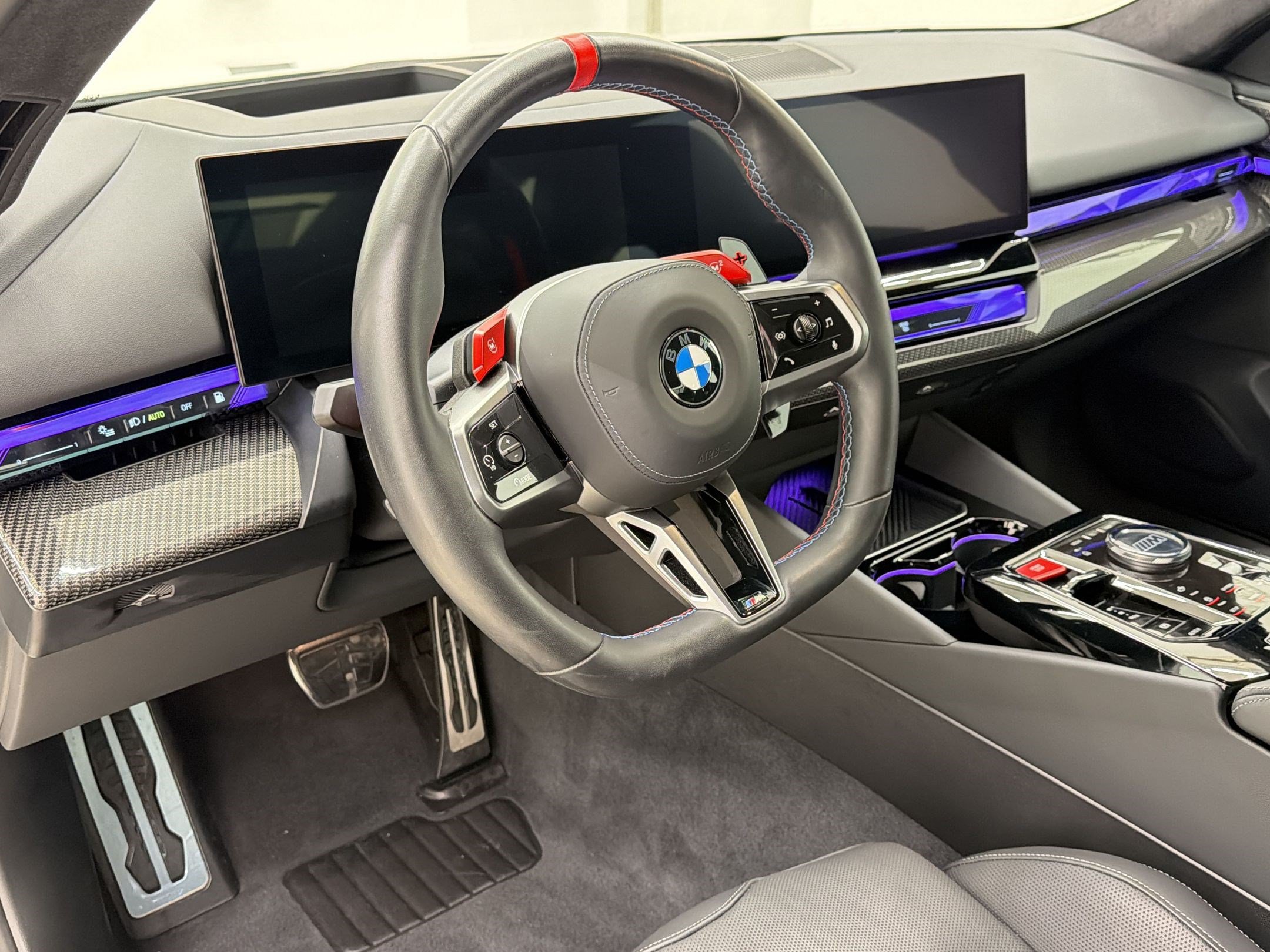 Used 2025 BMW M5 w/ Carbon Package AWD/4WD image 4