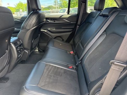 Used 2023 Jeep Grand Cherokee Altitude AWD/4WD image 20