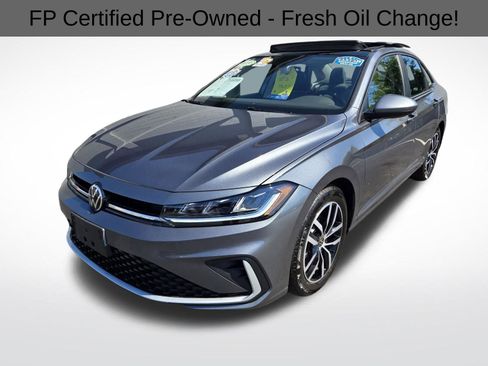 Used 2025 Volkswagen Jetta SE image 5