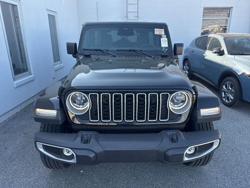 Used 2025 Jeep Wrangler Unlimited Sahara image 12