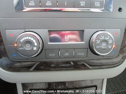 Used 2010 Cadillac DTS Luxury image 38