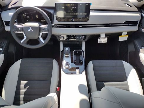 New 2026 Mitsubishi Outlander SE AWD/4WD image 2