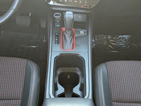 Used 2025 Nissan Kicks SR FWD image 19