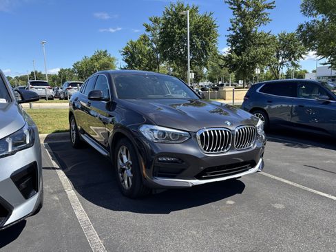 Used 2021 BMW X4 xDrive30i w/ Premium Package AWD/4WD image 2