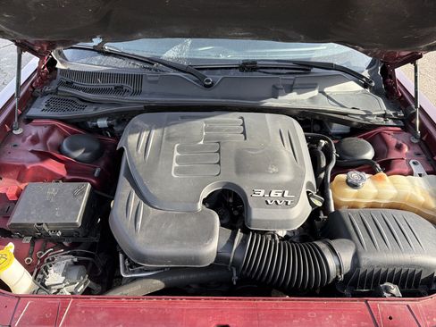 Used 2019 Dodge Challenger SXT image 10