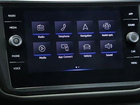 Used 2023 Volkswagen Tiguan SE AWD/4WD image 16