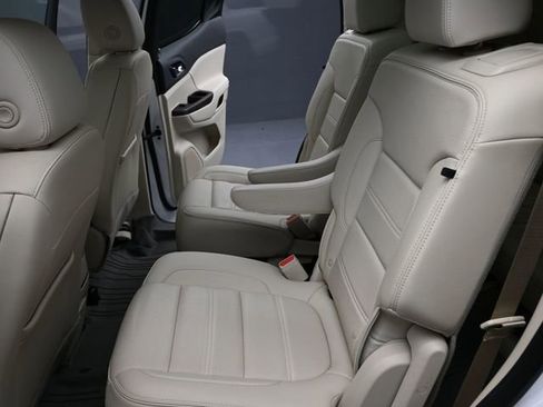 Used 2023 GMC Acadia Denali w/ Denali Ultimate Package image 17