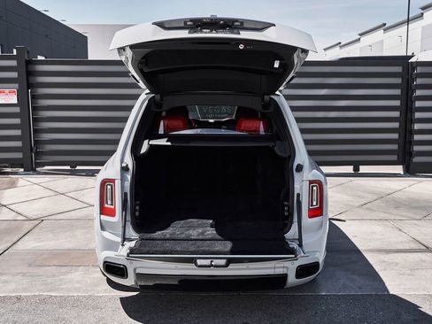 Used 2024 Rolls-Royce Cullinan Black Badge w/ Dark Exterior Package image 17