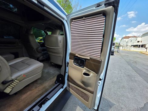 Used 2018 GMC Savana 2500 Extended w/ Enhanced Convenience Package image 34