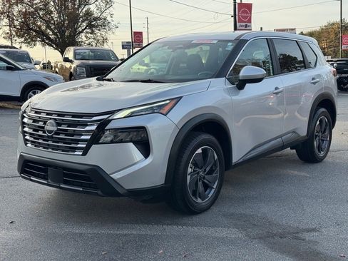 Certified 2025 Nissan Rogue SV image 7