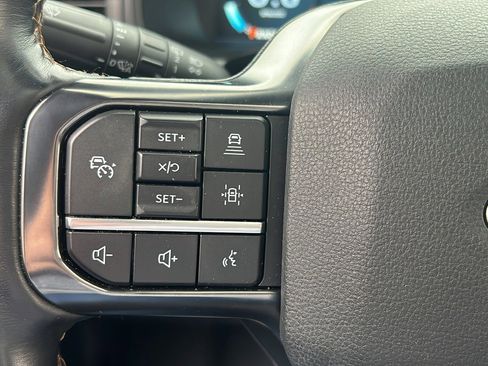 Used 2022 Ford Expedition Platinum image 17