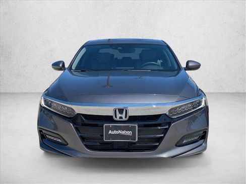 Used 2018 Honda Accord Touring image 2