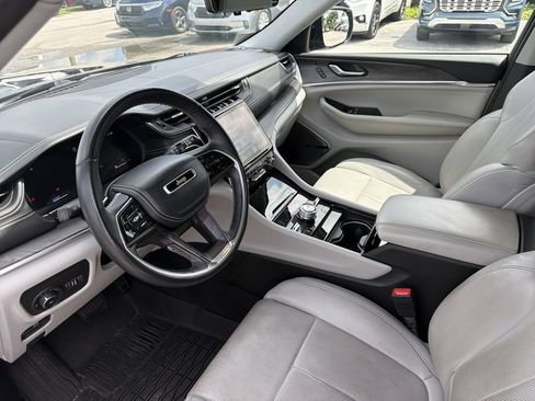 Used 2021 Jeep Grand Cherokee L Overland w/ Luxury Tech Group IV AWD/4WD image 16