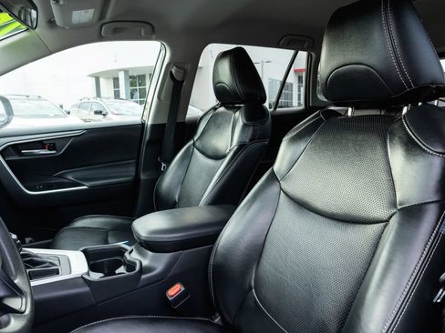 Certified 2021 Toyota RAV4 XLE FWD image 12