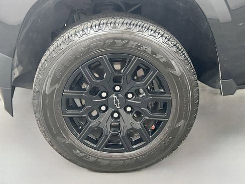 Used 2025 Chevrolet Colorado W/T w/ WT Custom Package RWD image 27