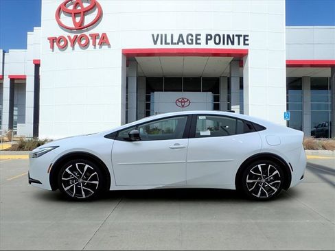 New 2026 Toyota Prius Plug-In Hybrid image 2