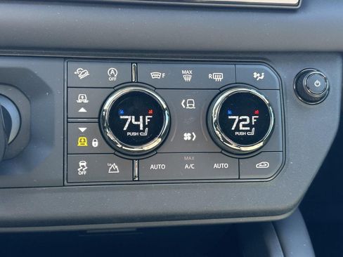 Used 2025 Land Rover Defender 110 AWD/4WD image 30