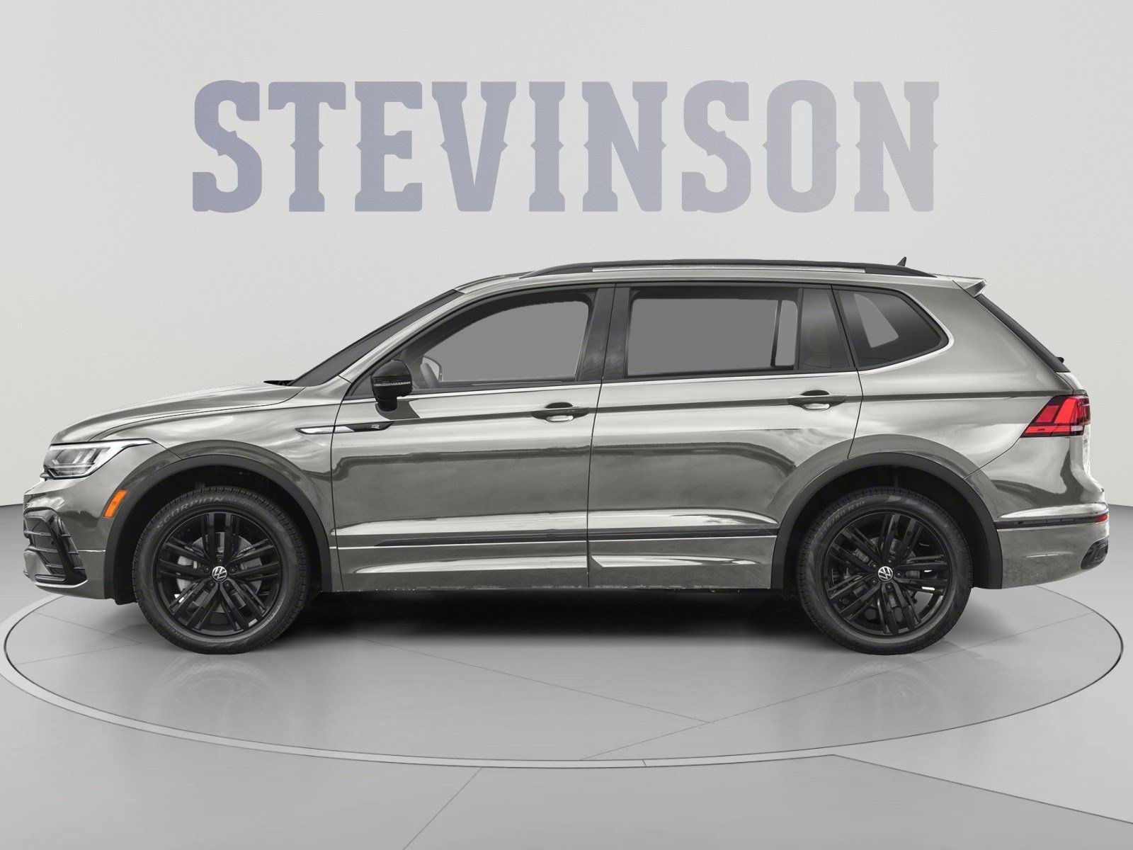 Used 2022 Volkswagen Tiguan SE R-Line AWD/4WD image 3