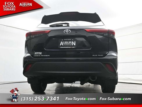 Used 2023 Toyota Highlander XLE AWD/4WD image 18
