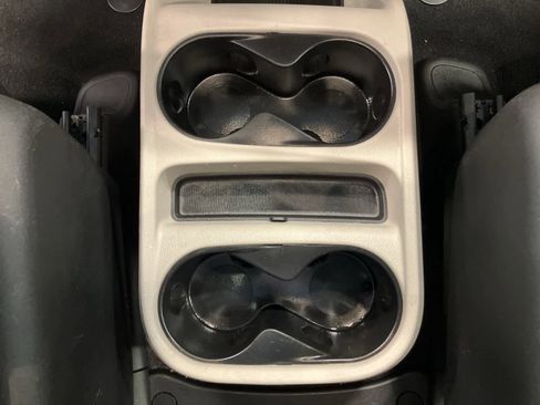 Used 2024 Chrysler Voyager LX image 15