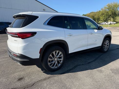 Used 2026 Buick Enclave Preferred AWD/4WD image 3