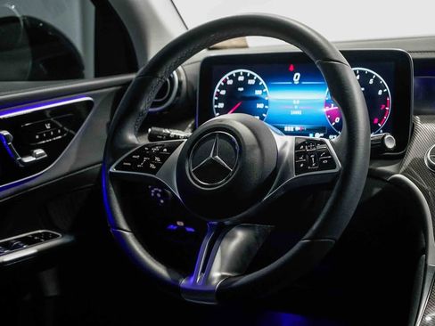 Used 2024 Mercedes-Benz GLC 300 4MATIC image 14