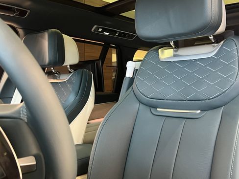 New 2025 Land Rover Range Rover SV image 22