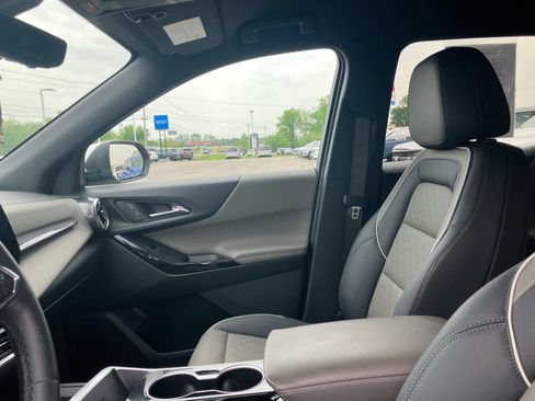 Used 2025 Chevrolet Equinox LT w/ Convenience Package II FWD image 10