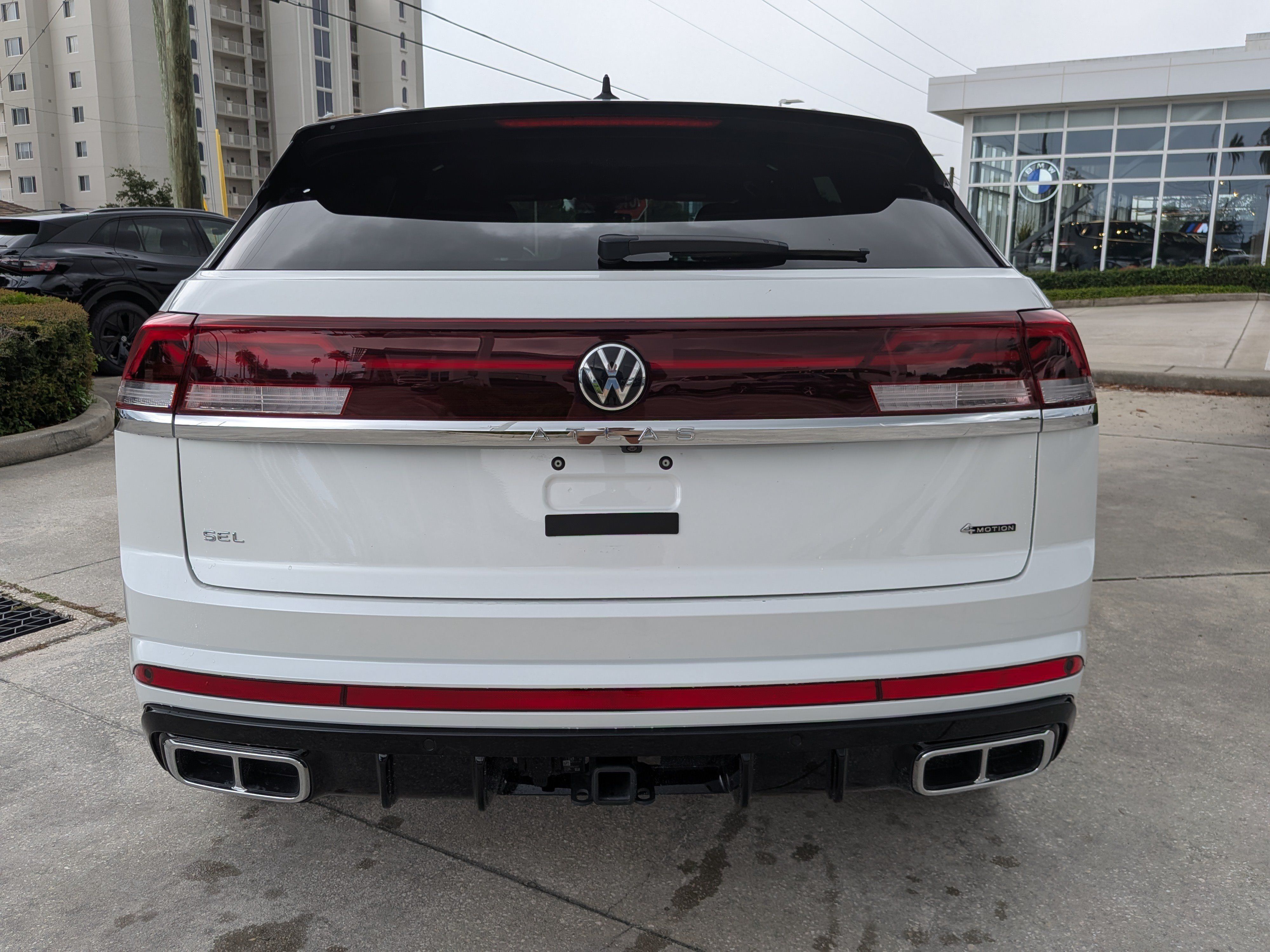 Certified 2024 Volkswagen Atlas Cross Sport SEL Premium R-Line AWD/4WD image 4