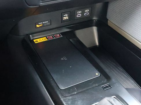 Used 2026 Toyota Camry SE w/ Convenience Package FWD image 4