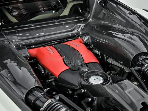 Used 2020 Ferrari F8 Tributo RWD image 11