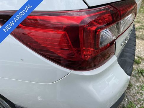 Used 2019 Subaru Outback 3.6R Touring AWD/4WD image 9