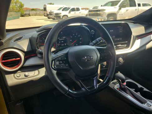 Used 2024 Chevrolet Trax RS FWD image 10