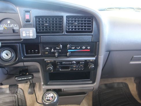 Used 1992 Toyota Pickup Deluxe RWD image 22