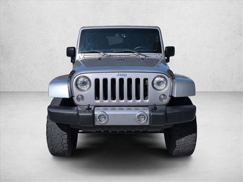 Used 2018 Jeep Wrangler Unlimited Sahara image 2