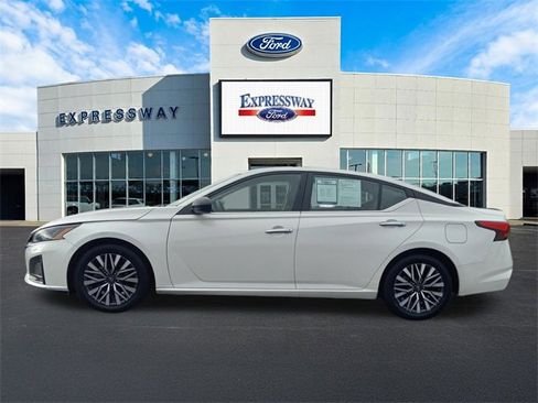 Used 2024 Nissan Altima 2.5 SV image 9