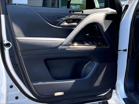 Used 2022 Lexus LX 600 4WD w/ Accessory Package (Z1) image 23