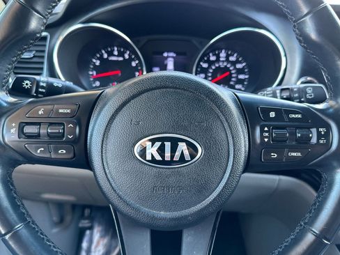 Used 2021 Kia Sedona EX image 25