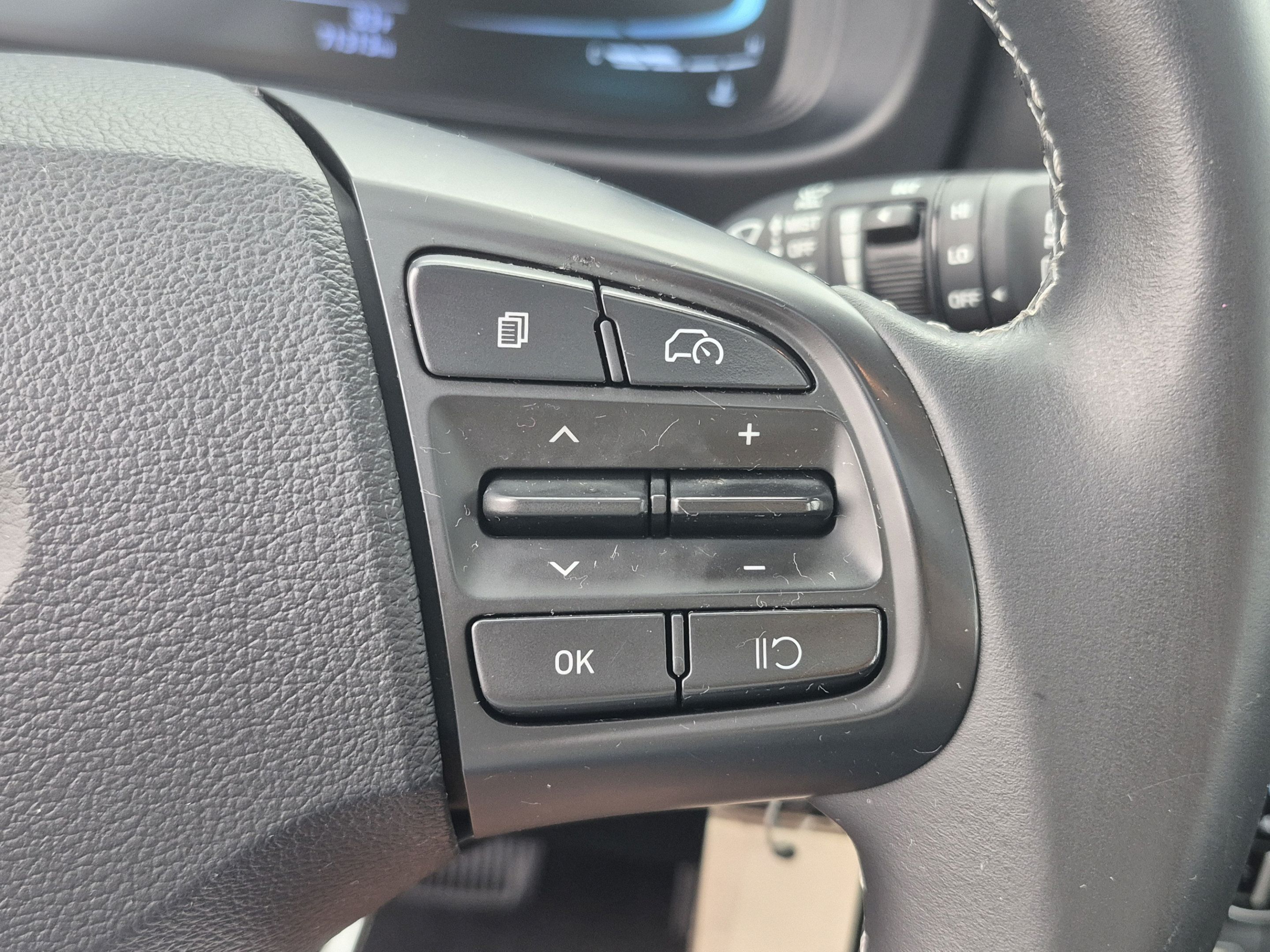 Used 2023 Hyundai Venue SEL w/ Cargo Package FWD image 30