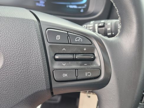 Used 2023 Hyundai Venue SEL w/ Cargo Package FWD image 30