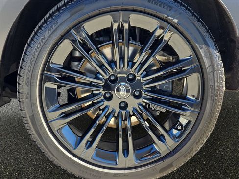 Certified 2025 Land Rover Range Rover SE image 35