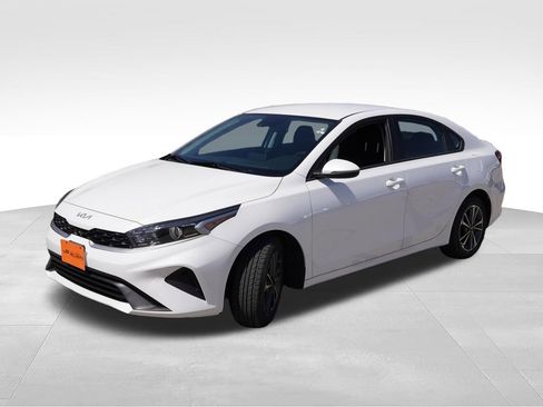 Certified 2023 Kia Forte LXS w/ LXS Technology Package FWD image 11